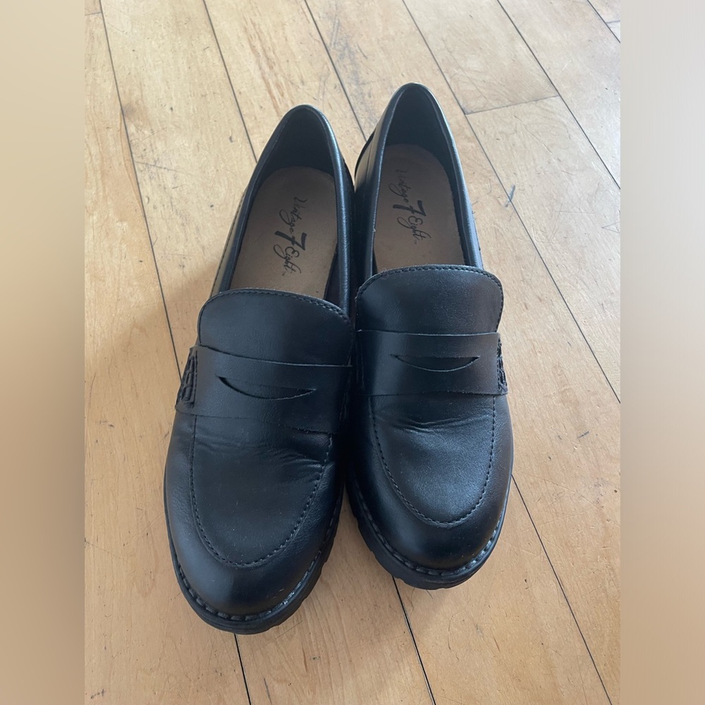 Black leather lug loafer